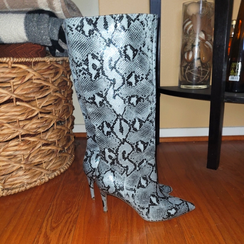 Steve Madden Kinga Blue Snakeskin Faux Leather Pull On Tall Boots 7.5